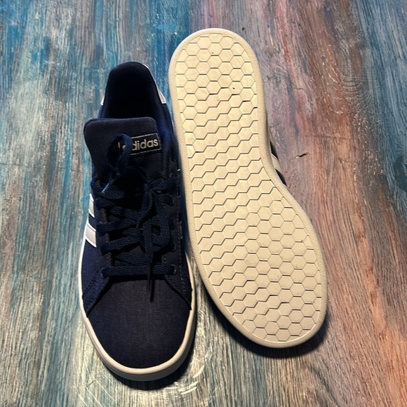 Adidas blue kids Sneakers size 4 - Picture 3 of 5